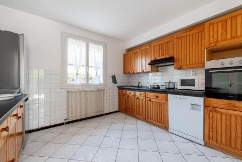 Grande Maison Familiale - 10 Pers - Caen et Plages du Débarquement (Grande Maison Familiale - 10 Pers - Caen et Plages du Debarquement) in Іфс