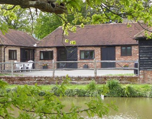 Iekārtas, 2 Bed in Nr Hailsham oc-sx912 in Bodle Street Green