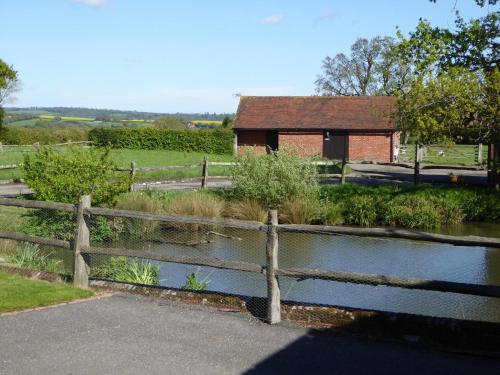 Iekārtas, 2 Bed in Nr Hailsham oc-sx912 in Bodle Street Green