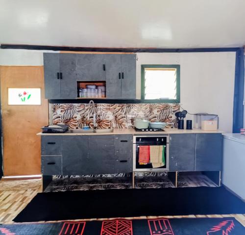 مطبخ, LOwayalailaiSTAY in Wayasewa Island