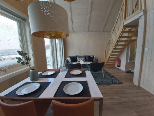 Camp Solbergfjord - Modern sea lodges in Sorreisa