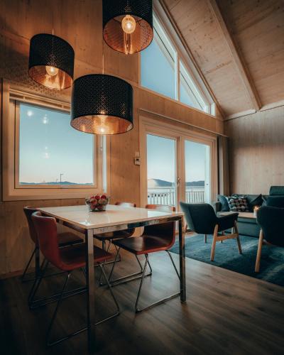 Camp Solbergfjord - Modern sea lodges in Sorreisa