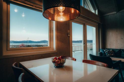 Camp Solbergfjord - Modern sea lodges in Sorreisa