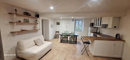 Grande maison de montagne restaurée vue Pyrénées, pied randos, télétravail (Grande maison de montagne restauree vue Pyrenees, pied randos, teletravail) in 歐高蘭利沙利班