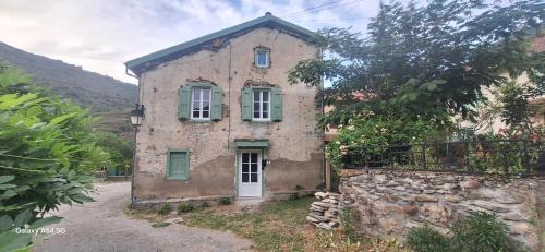 Grande maison de montagne restaurée vue Pyrénées, pied randos, télétravail (Grande maison de montagne restauree vue Pyrenees, pied randos, teletravail) in 歐高蘭利沙利班