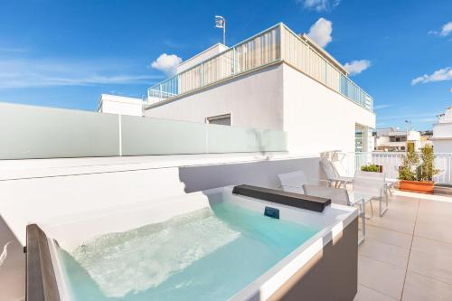 2 bedrooms, 4 beds