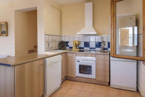 virtuve, Catalunya Casas Spectacular mountain views, just 4km to the beach in Sant Cebria de Vallalta