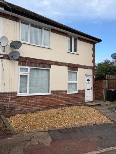 Cosy flat, opposite Westminster park in Chester in 切斯特郊區