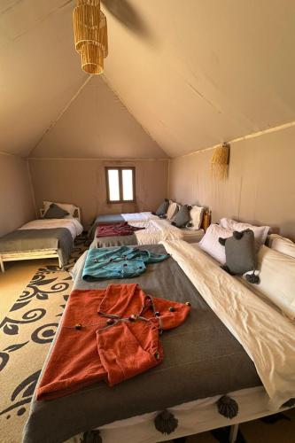 2 twin beds