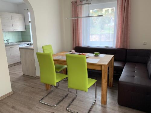 Große Ferienwohnung mit Balkon in Sankt Martin, Pfalz in Sankt Martin