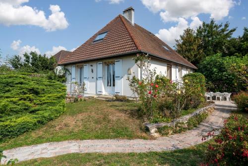 Зовнішній вигляд готелю, Grande Maison Familiale - 10 Pers - Caen et Plages du Débarquement (Grande Maison Familiale - 10 Pers - Caen et Plages du Debarquement) in Іфс