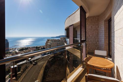 Panoramic Sea View 1BD Apartment