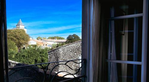Viesnīcas āriene, Charming Riverside House In Medieval Village in Villeneuve-Minervois