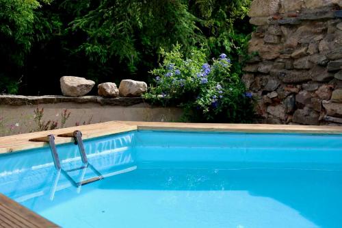 Viesnīcas āriene, Charming Riverside House In Medieval Village in Villeneuve-Minervois