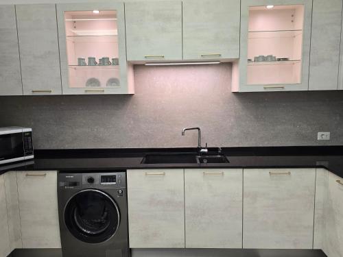 Family-Friendly 2 bedrooms spacious apartment - image 13