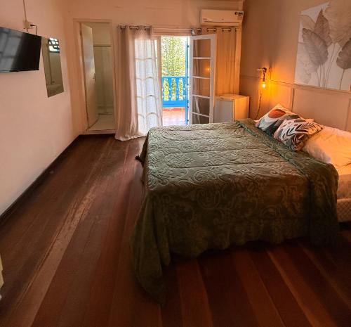 1 double bed, 1 twin bed