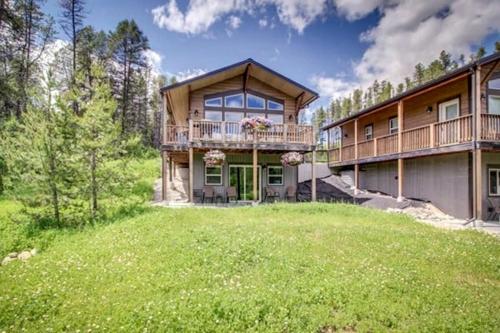 Sunny Mountain Cabin for a Group Getaway in West Glacier, Montana in 西冰河(蒙大拿州）