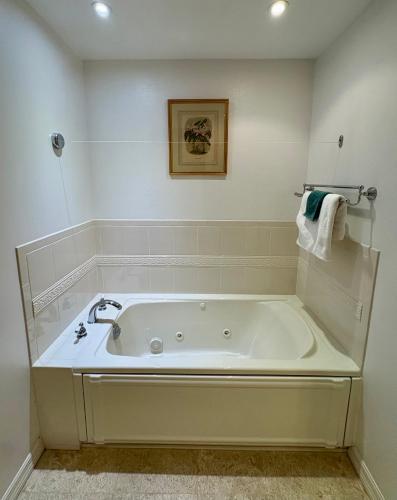 Luxurious Villa Duplex in Quiet East End in Santa Cruz