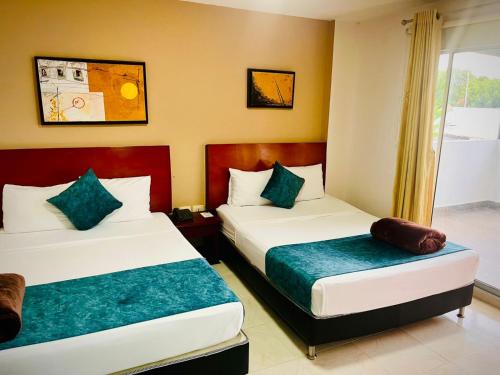 1 double bed, 2 twin beds
