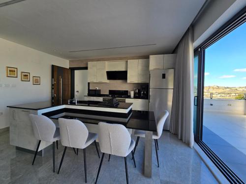 Villa rooftop with stunning view apartment - image 7