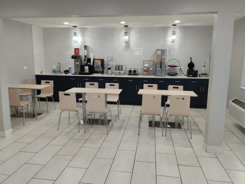 Super 8 By Wyndham Morris in Morris (IL)