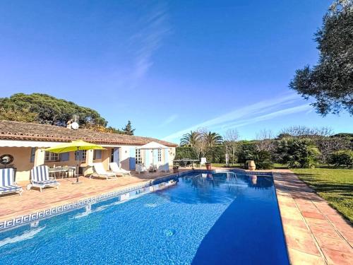 Holiday Home Le Grand Pin by Interhome – khách sạn tại Ramatuelle