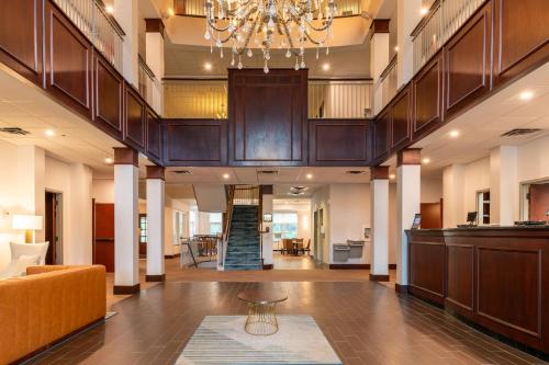 大堂, 凱富套房酒店 - 近伯克山 (Comfort Inn & Suites Near Burke Mountain) in 聖約翰斯堡 (VT)