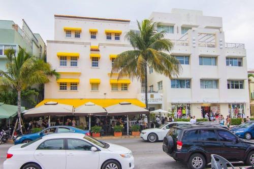 BEST DEAL! 2 Bedroom Modern Beachfront by YouRent! - image 5