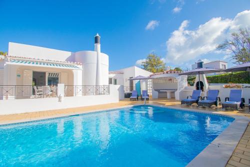 61 vdm - Superb villa on Vale do Milho with heated – khách sạn tại Vale de Centianes