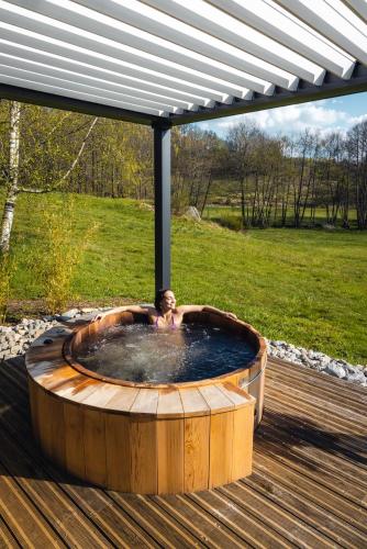 Karstais baseins, Ecrin d'Auvergne Lodge et SPA privatif in Champs-sur-Tarentaine-Marchal