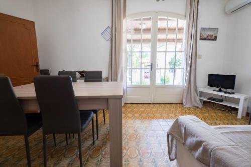 2 bedrooms, 4 beds