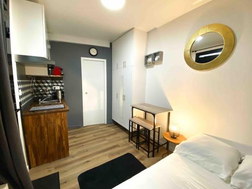 Paris studio Canal Saint Martin