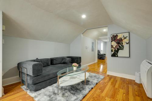 3 Mi to Blue Hills Skiing & Hiking! Couple’s Apt – khách sạn tại Hyde Park