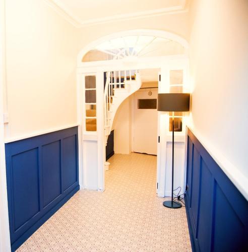 Main Street Carrick - 20 Steps to Bars,Food,Clubs - Fenagh