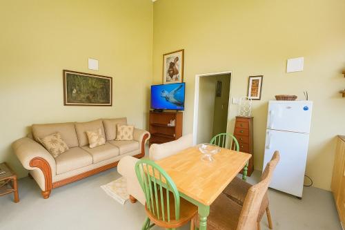 Instalaciones, Coming Home in Gouyave