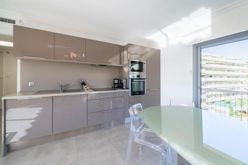 Brand new 2 bedrooms heart of Cannes - image 5