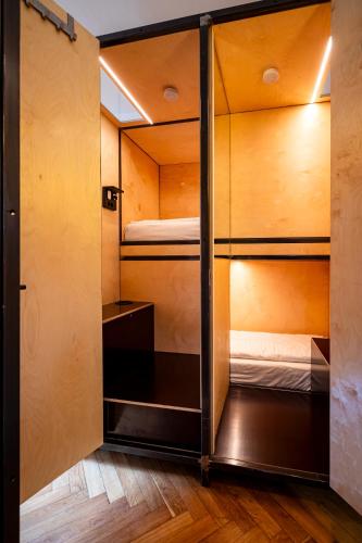 Czech Inn Room Type - Single Bed in Private Pod