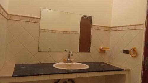 Royalz Hotel - image 13