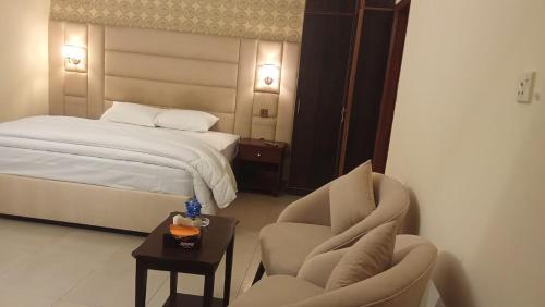 Royalz Hotel - image 5