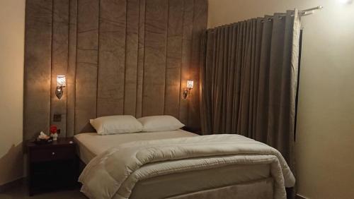 Royalz Hotel - main image