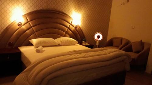 Royalz Hotel, Lahaur