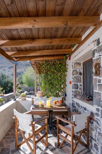 Yiannis Retreat in Itanos