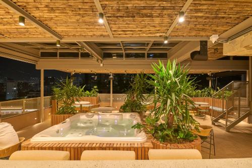 ジェットバス, Hotel Dix in メデジン