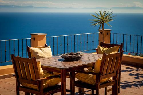 Resort Al Belvedere Salina · Leni