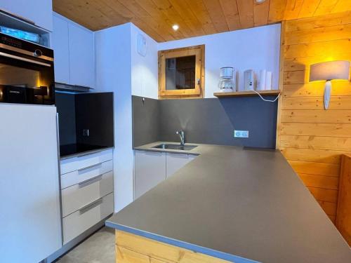 Appartement 3 étoiles à Méribel : 4 chambres, balcon, proche pistes - FR-1-355-49 (Appartement 3 etoiles a Meribel : 4 chambres, balcon, proche pistes - FR-1-355-49) in Meribel