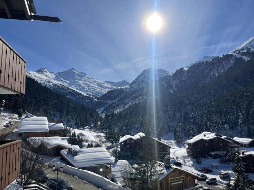 Appartement 3 étoiles à Méribel : 4 chambres, balcon, proche pistes - FR-1-355-49 (Appartement 3 etoiles a Meribel : 4 chambres, balcon, proche pistes - FR-1-355-49) in Meribel