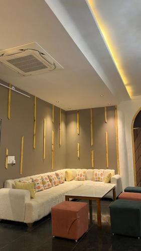 Julie farms 2 O in รามสิงห์ปุระ