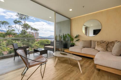 Mountain Views, AC, King Bed, Fast WiFi