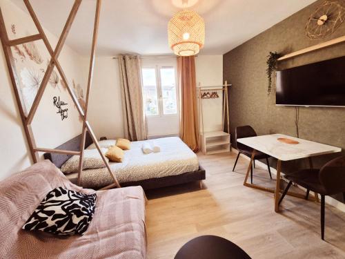 Eden Suite Bohème - CHU, Parc des Expos, Parking, Netflix (Eden Suite Boheme - CHU, Parc des Expos, Parking, Netflix) in Saint-Eloi