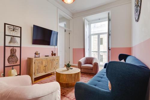 Beautiful 2BR high ceiling/50m from TimeOut market, Лиссабон